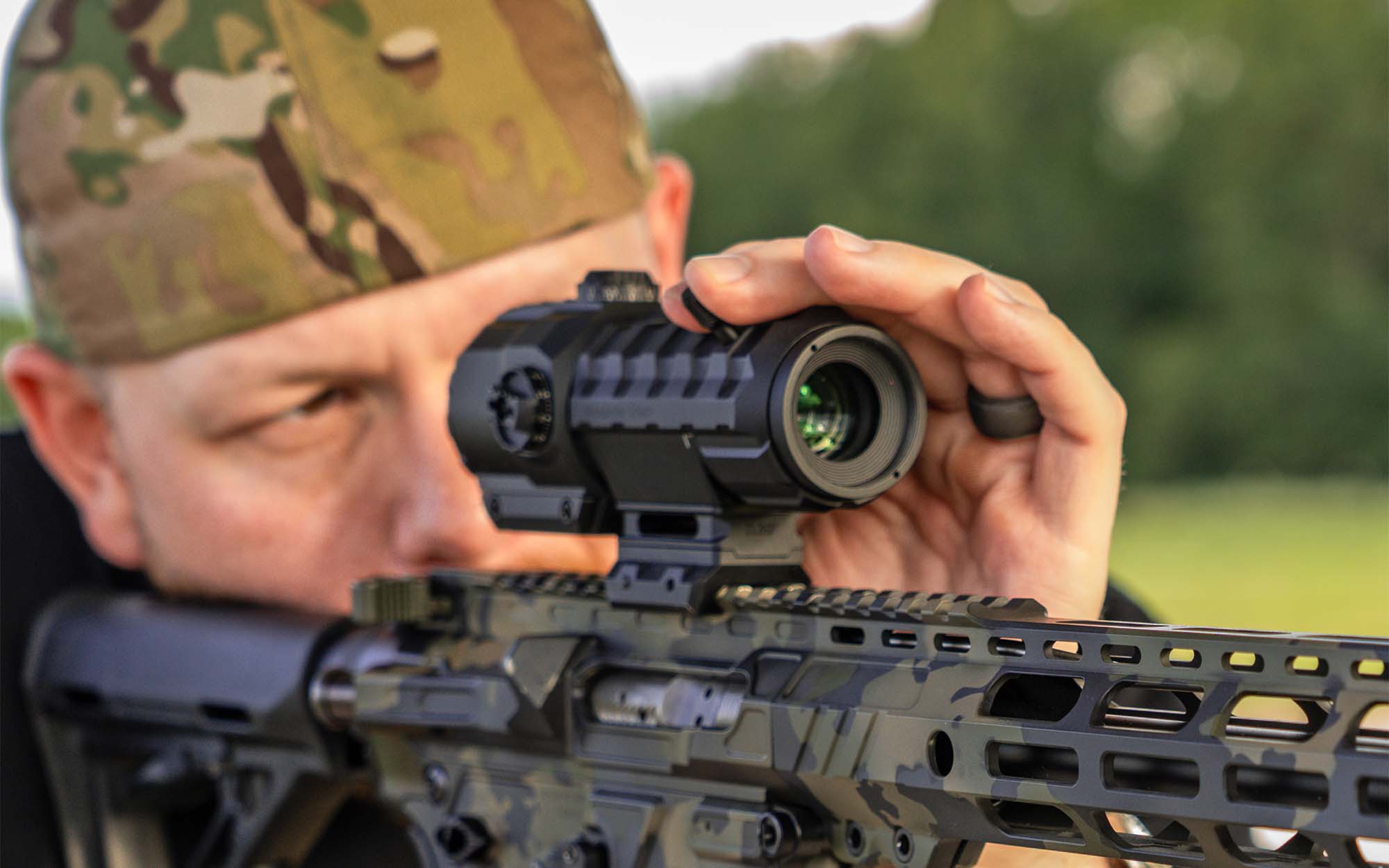 Sightmark Strikon hand